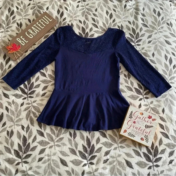 Express Women Peplum Navy Blue Feminine Top Floral Lace Detail Size M - Picture 6 of 6